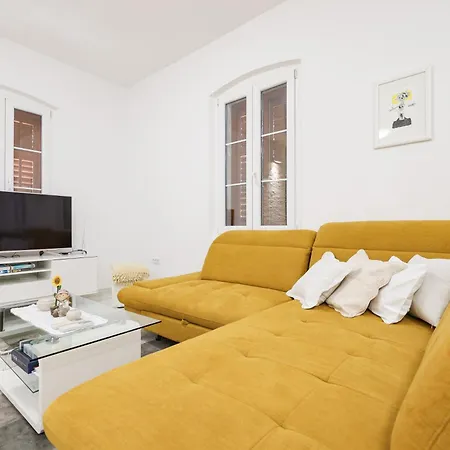 아파트 M&d Old Town Luxury