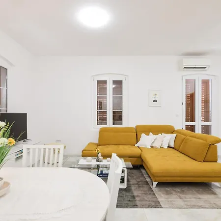M&d Old Town Luxury Apartment